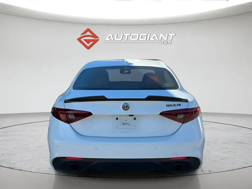 2020 Alfa Romeo Giulia - Image 4 of 11