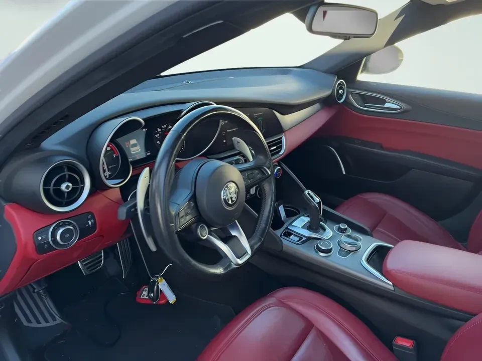 2020 Alfa Romeo Giulia - Image 10 of 11