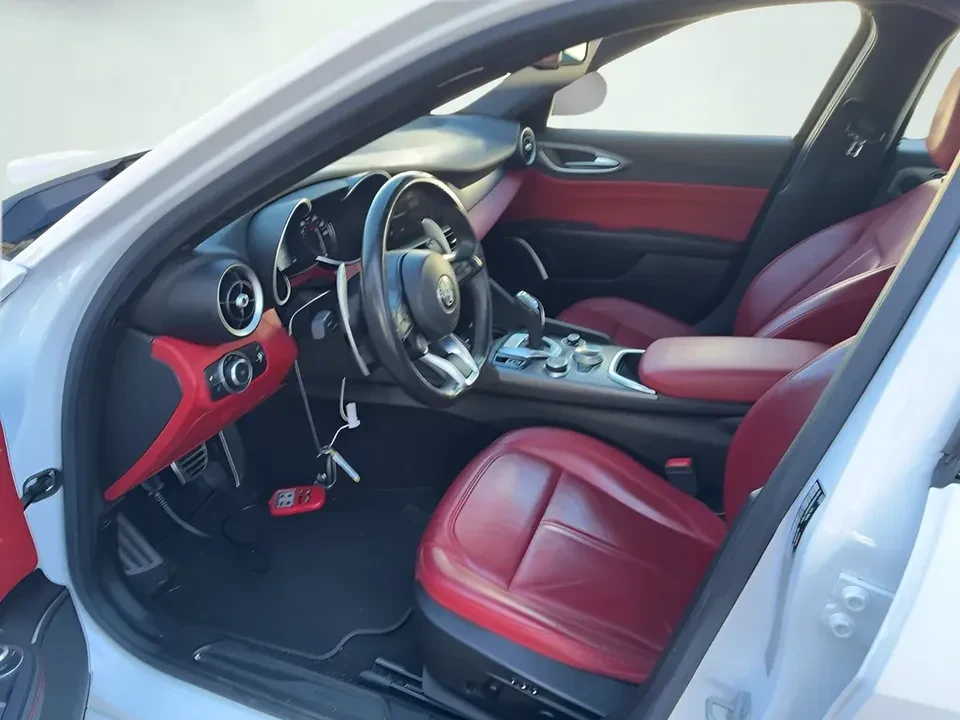 2020 Alfa Romeo Giulia - Image 9 of 11
