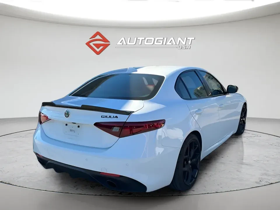 2020 Alfa Romeo Giulia - Image 5 of 11