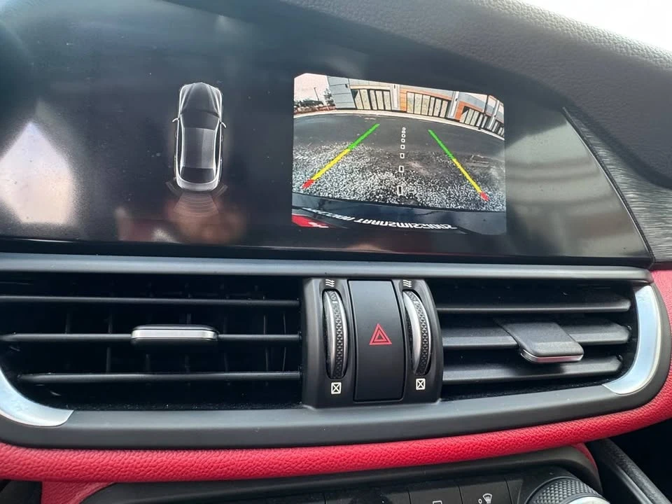 2020 Alfa Romeo Giulia - Image 10 of 17