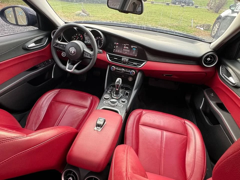 2020 Alfa Romeo Giulia - Image 14 of 17