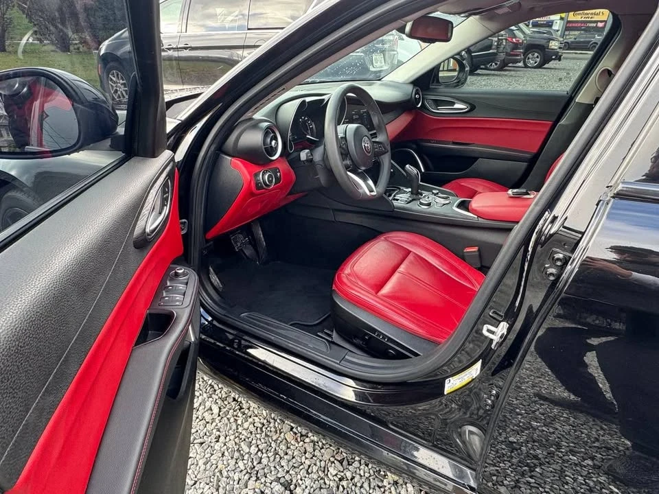 2020 Alfa Romeo Giulia - Image 8 of 17