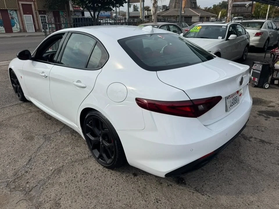 2020 Alfa Romeo Giulia - Image 2 of 20