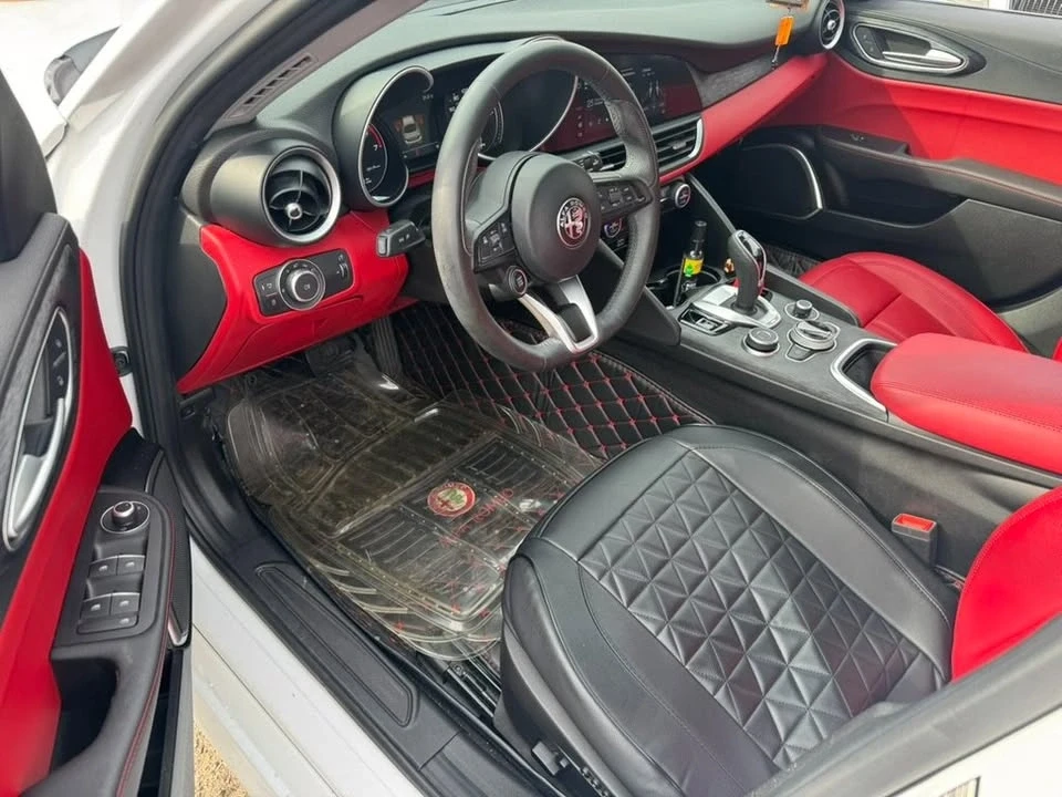 2020 Alfa Romeo Giulia - Image 8 of 20