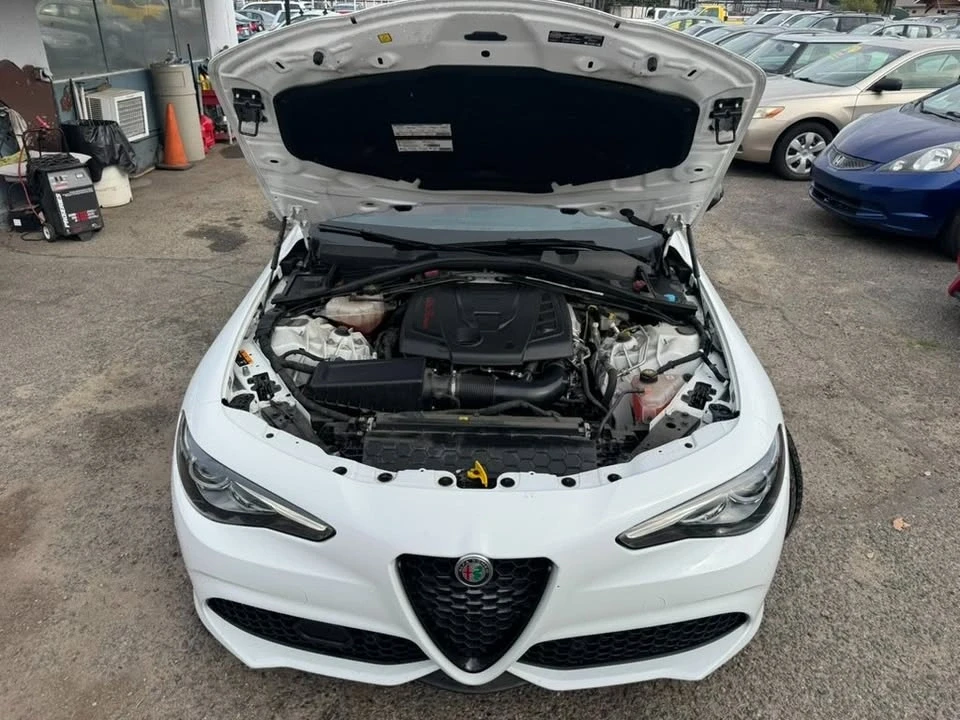 2020 Alfa Romeo Giulia - Image 16 of 20