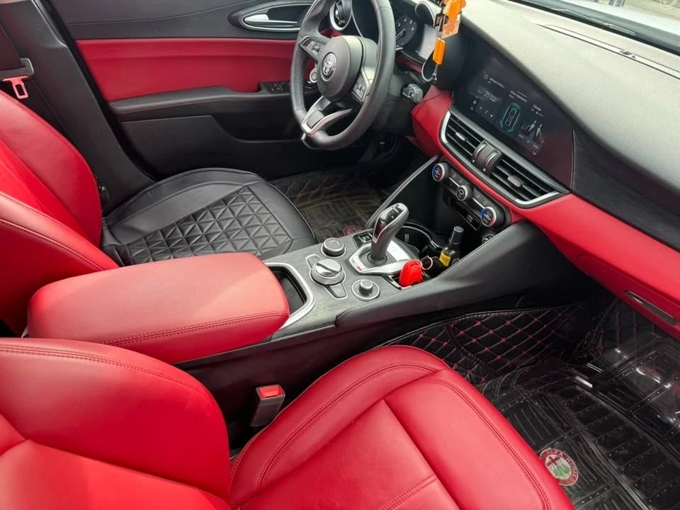 2020 Alfa Romeo Giulia - Image 9 of 20