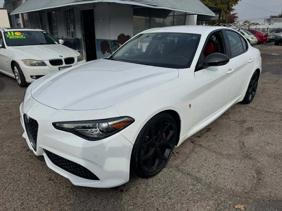 2020 Alfa Romeo Giulia - Image 5 of 20