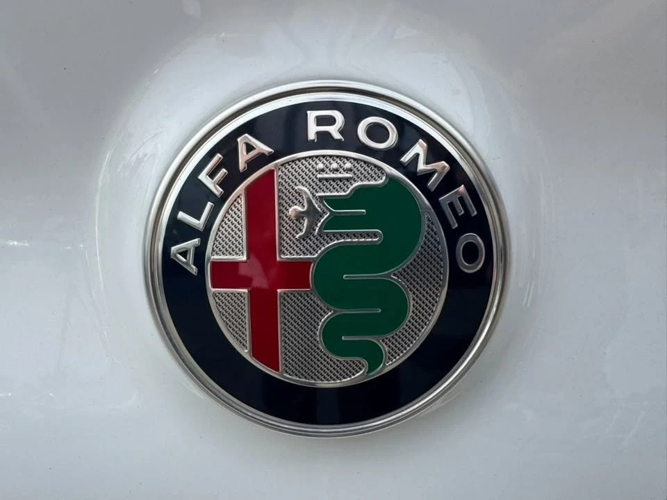 2020 Alfa Romeo Giulia - Image 7 of 20