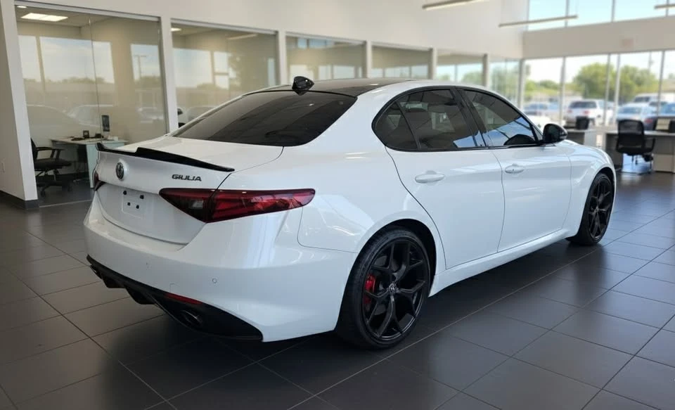 2020 Alfa Romeo Giulia - Image 2 of 6