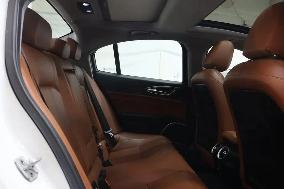 2020 Alfa Romeo Giulia - Image 7 of 14