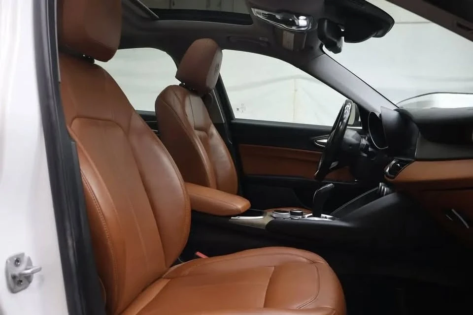 2020 Alfa Romeo Giulia - Image 8 of 14