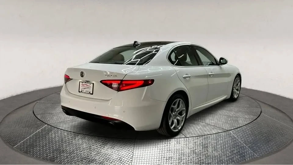 2020 Alfa Romeo Giulia - Image 12 of 14
