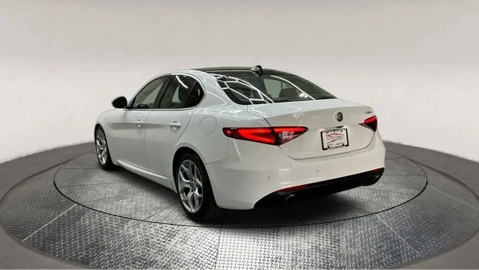 2020 Alfa Romeo Giulia - Image 11 of 14