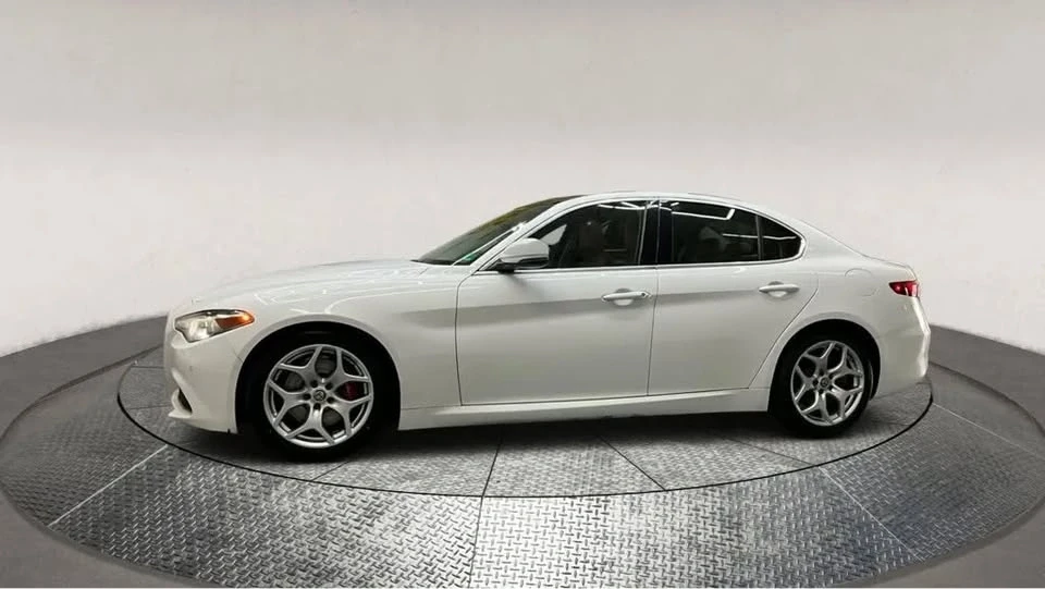 2020 Alfa Romeo Giulia - Image 13 of 14