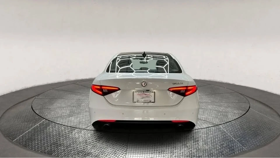2020 Alfa Romeo Giulia - Image 9 of 14
