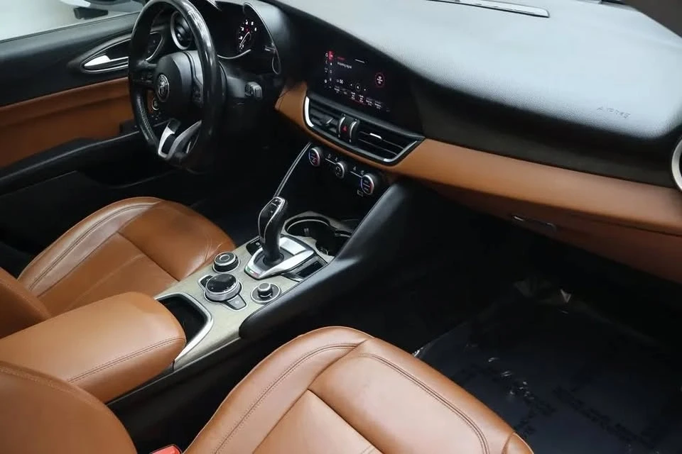 2020 Alfa Romeo Giulia - Image 4 of 14