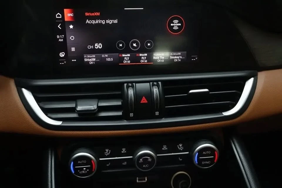 2020 Alfa Romeo Giulia - Image 5 of 14