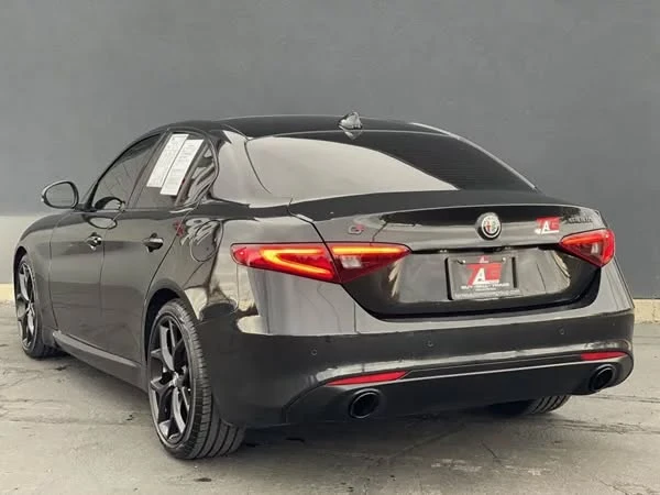 2020 Alfa Romeo Giulia - Image 5 of 14