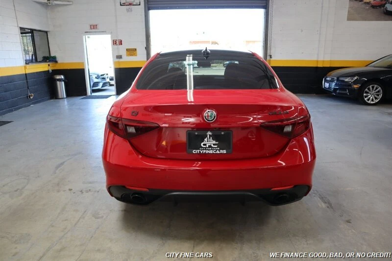 2020 Alfa Romeo Giulia - Image 7 of 20