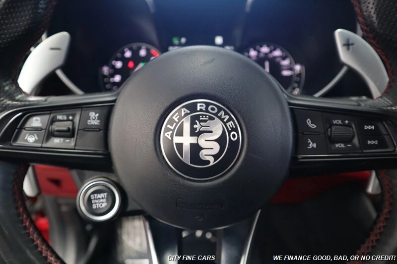 2020 Alfa Romeo Giulia - Image 16 of 20