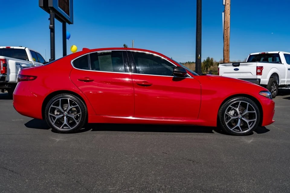 2020 Alfa Romeo Giulia - Image 5 of 19