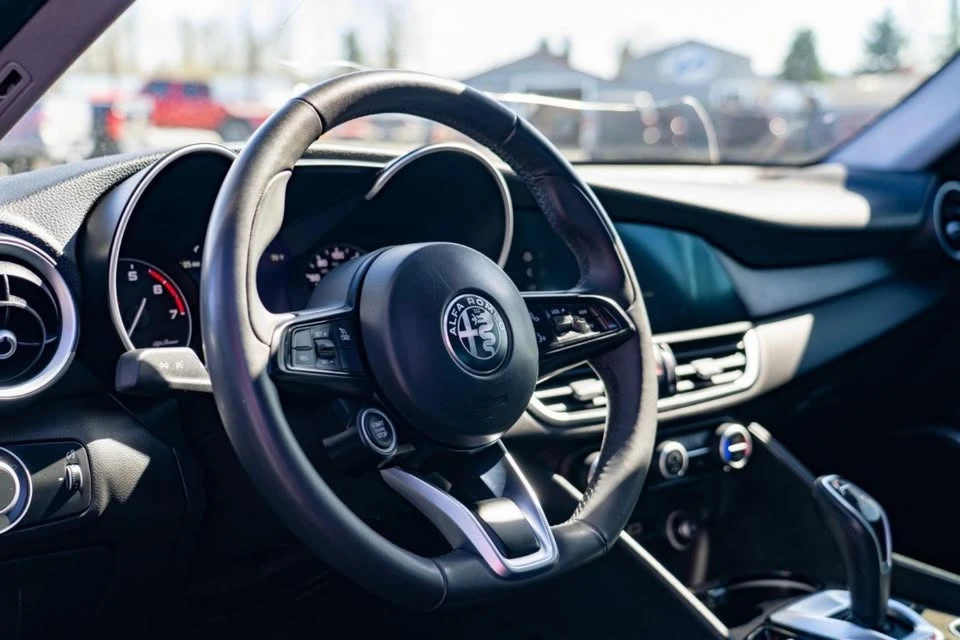 2020 Alfa Romeo Giulia - Image 12 of 20