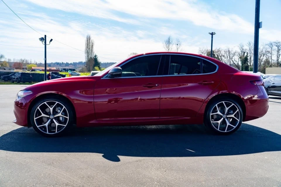 2020 Alfa Romeo Giulia - Image 12 of 20