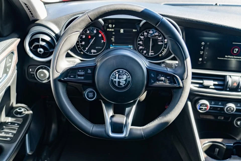 2020 Alfa Romeo Giulia - Image 15 of 19