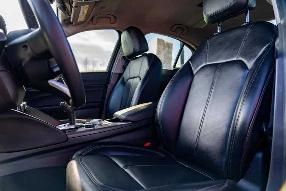 2020 Alfa Romeo Giulia - Image 14 of 20