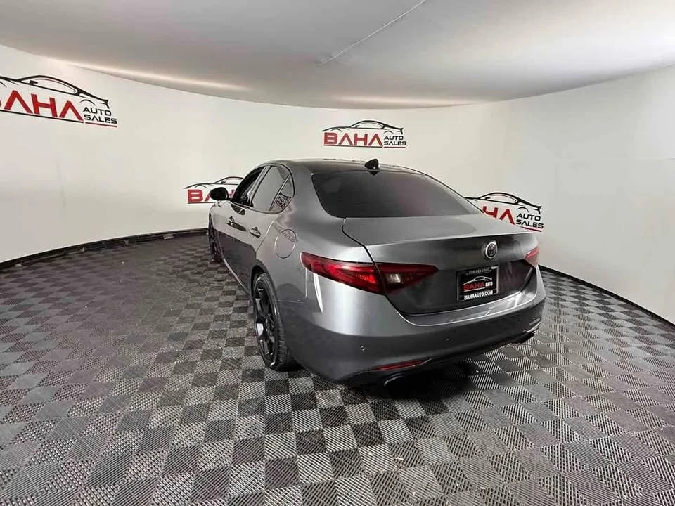 2020 Alfa Romeo Giulia - Image 5 of 16