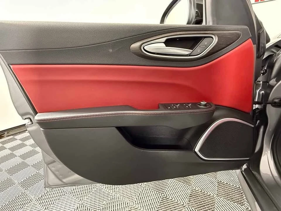 2020 Alfa Romeo Giulia - Image 10 of 16