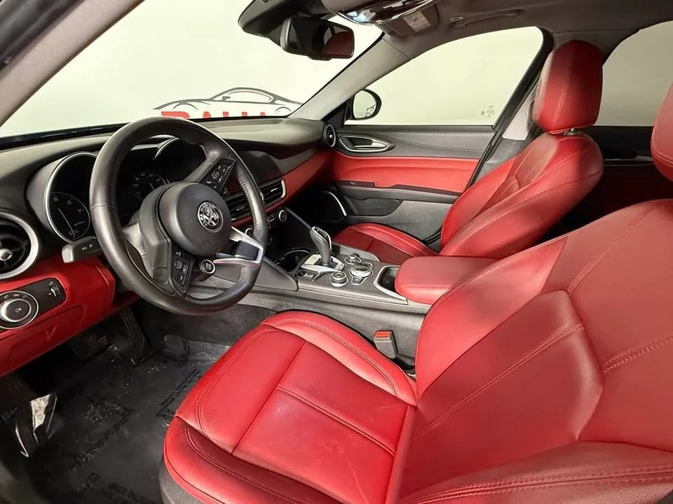 2020 Alfa Romeo Giulia - Image 11 of 16