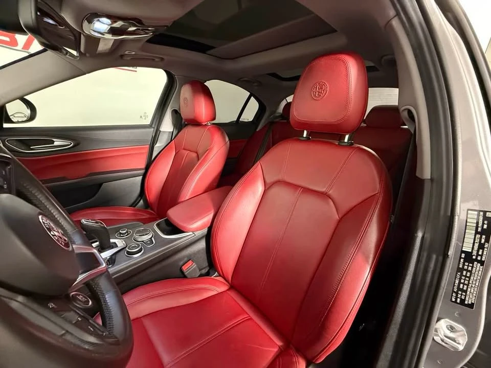 2020 Alfa Romeo Giulia - Image 16 of 20