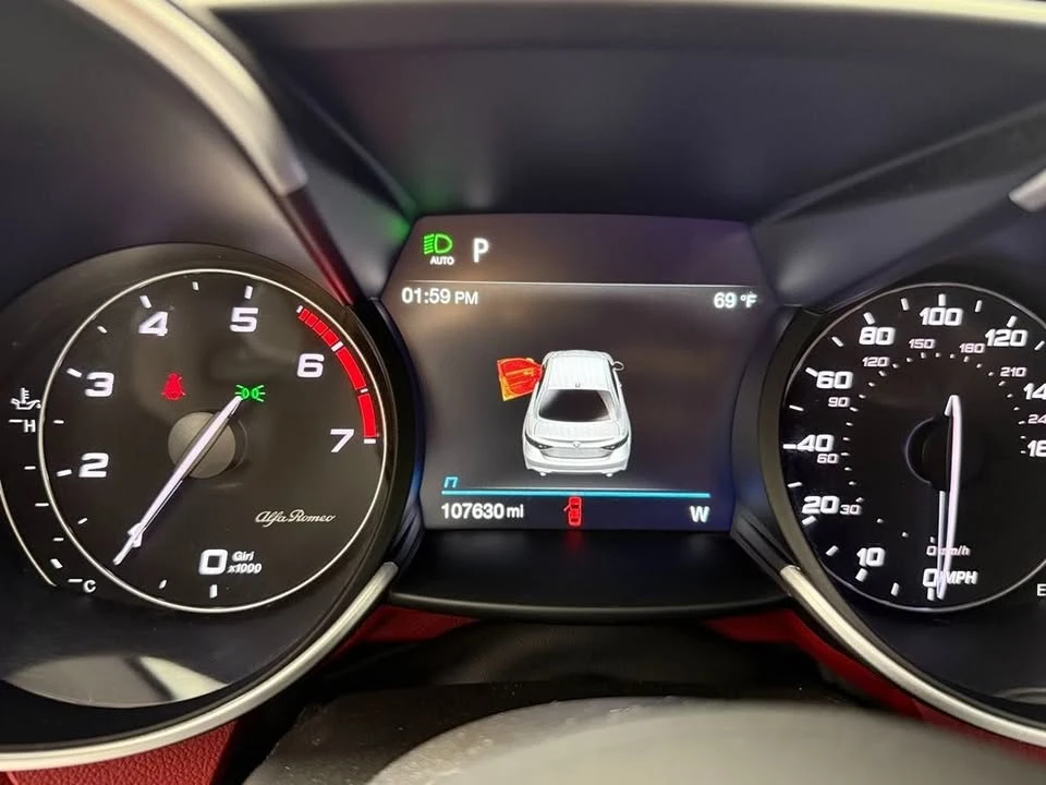 2020 Alfa Romeo Giulia - Image 15 of 16