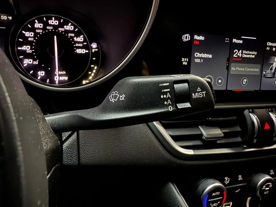 2020 Alfa Romeo Giulia - Image 16 of 19