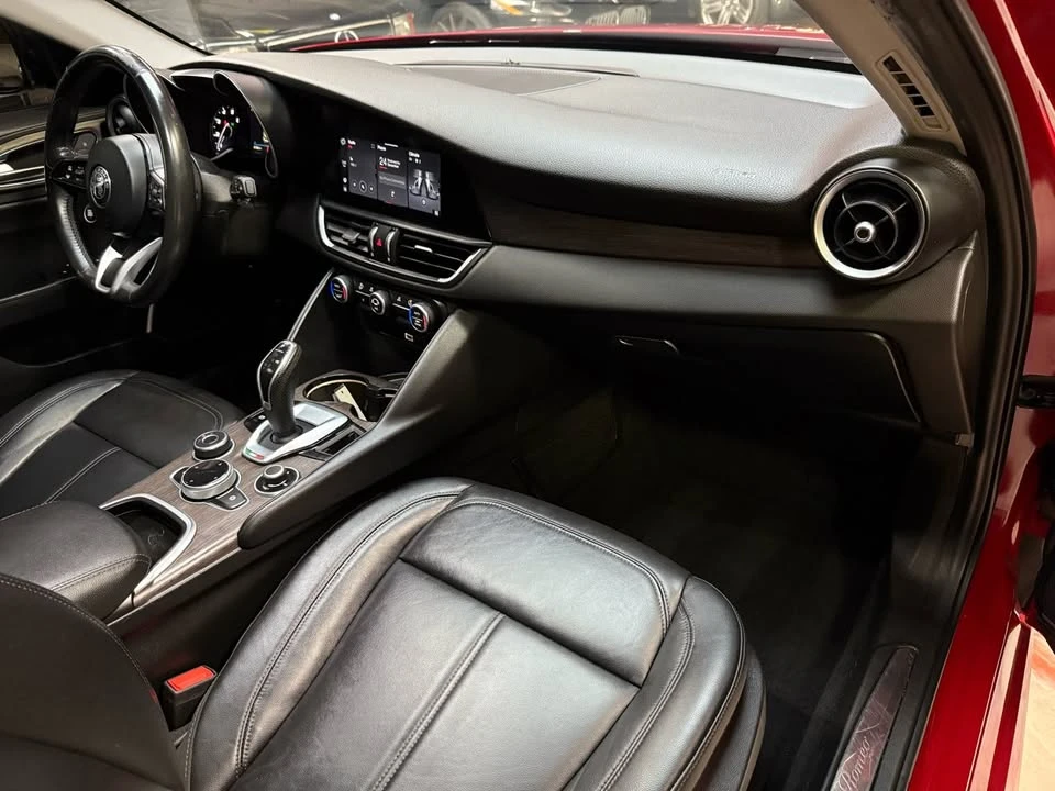 2020 Alfa Romeo Giulia - Image 10 of 19