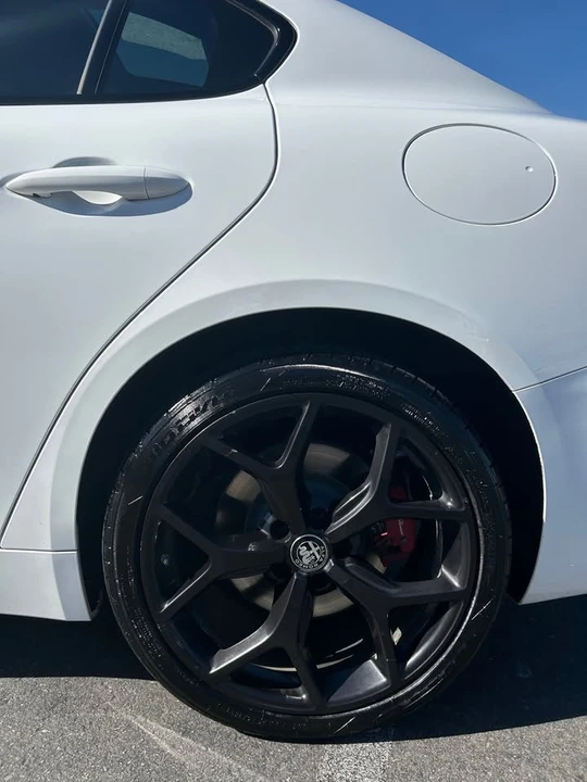 2020 Alfa Romeo Giulia - Image 15 of 19