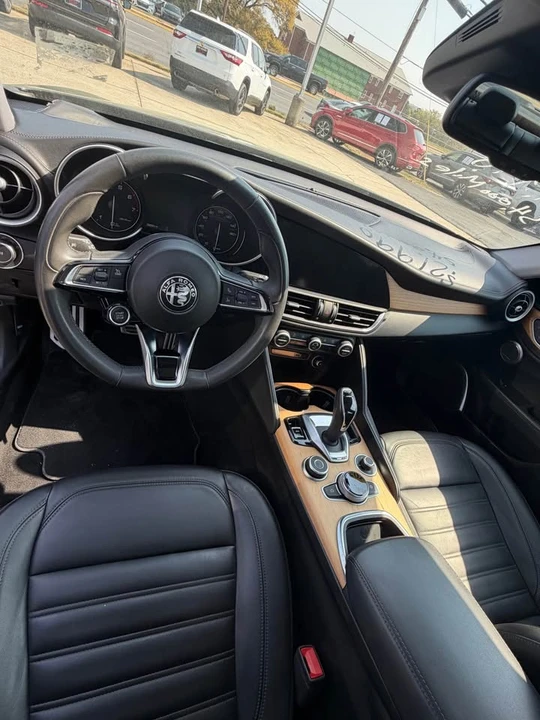 2020 Alfa Romeo Giulia - Image 12 of 13