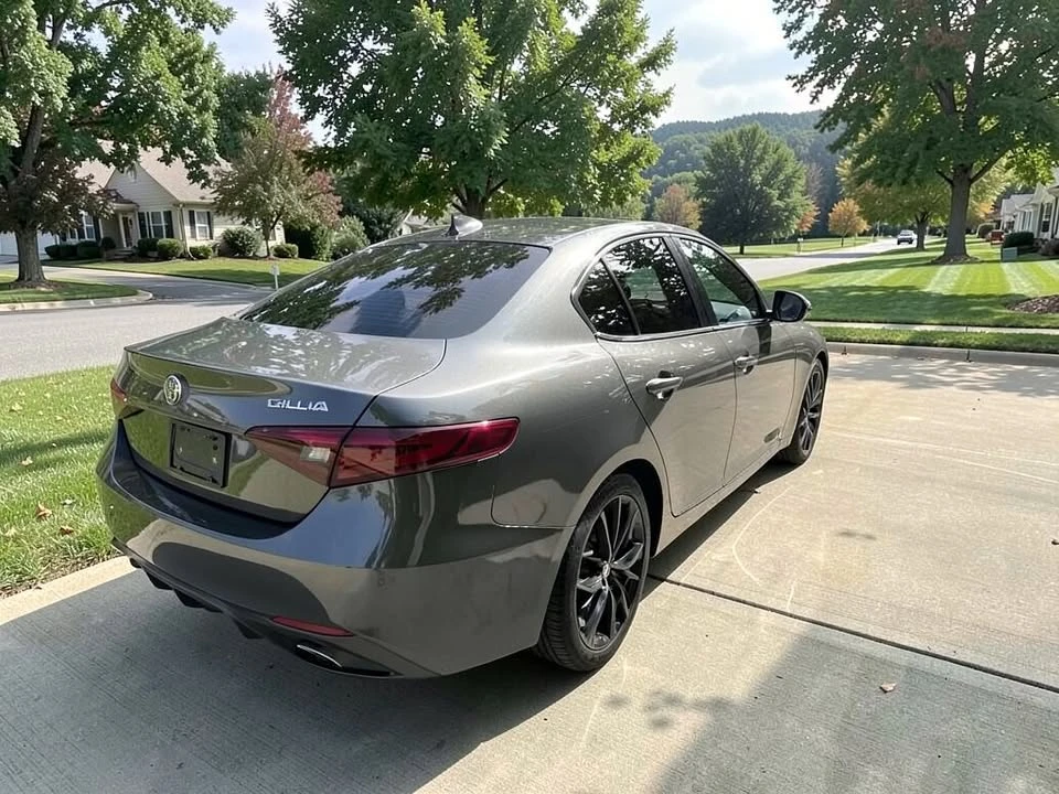2020 Alfa Romeo Giulia - Image 4 of 11