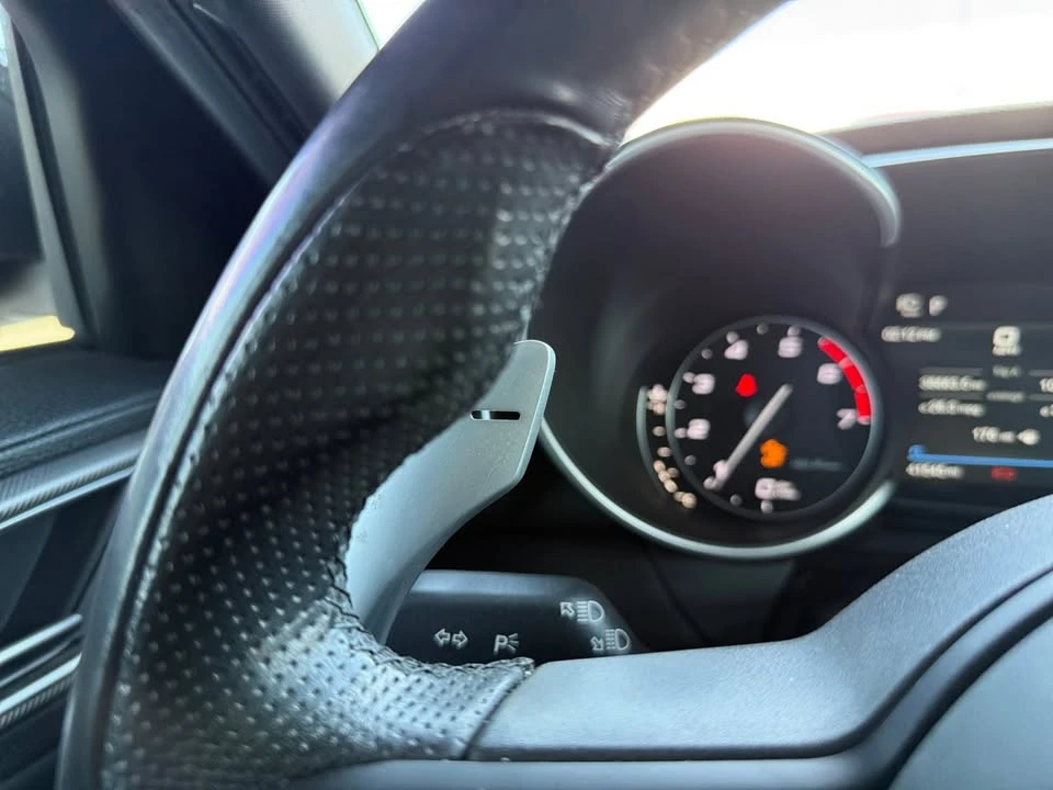 2020 Alfa Romeo Giulia - Image 16 of 20