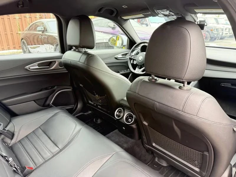 2020 Alfa Romeo Giulia - Image 16 of 18