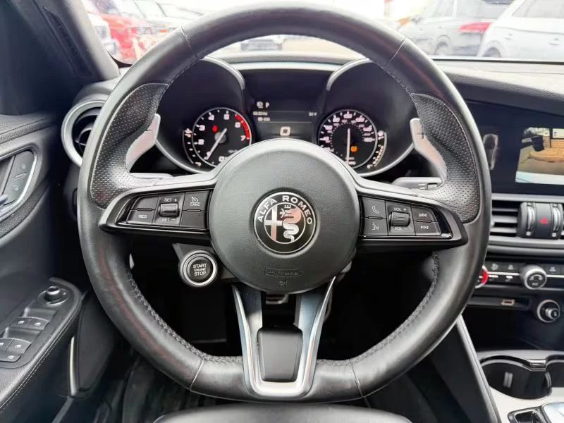 2020 Alfa Romeo Giulia - Image 10 of 18