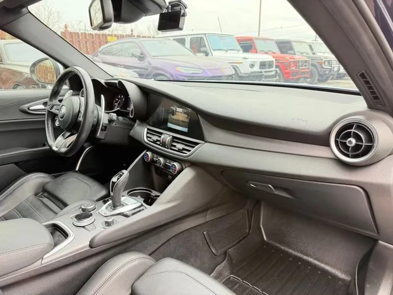 2020 Alfa Romeo Giulia - Image 13 of 18