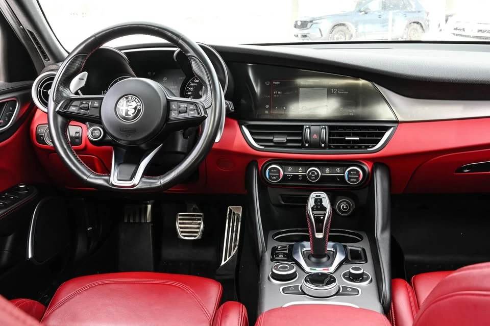 2020 Alfa Romeo Giulia - Image 13 of 20