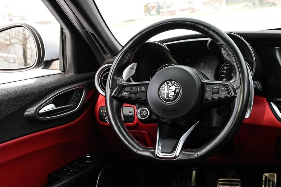 2020 Alfa Romeo Giulia - Image 16 of 20