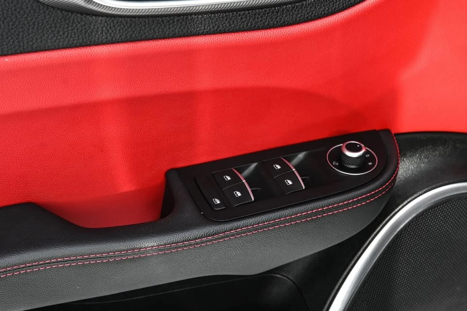2020 Alfa Romeo Giulia - Image 14 of 20