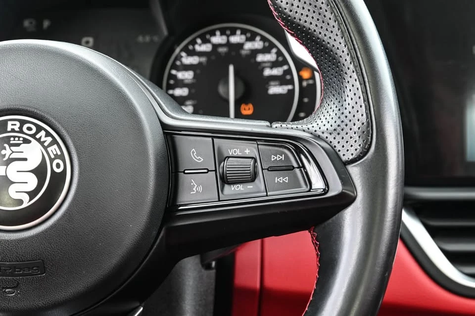 2020 Alfa Romeo Giulia - Image 18 of 20