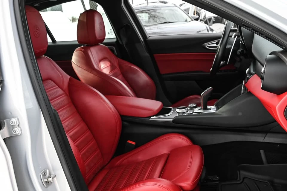 2020 Alfa Romeo Giulia - Image 10 of 20