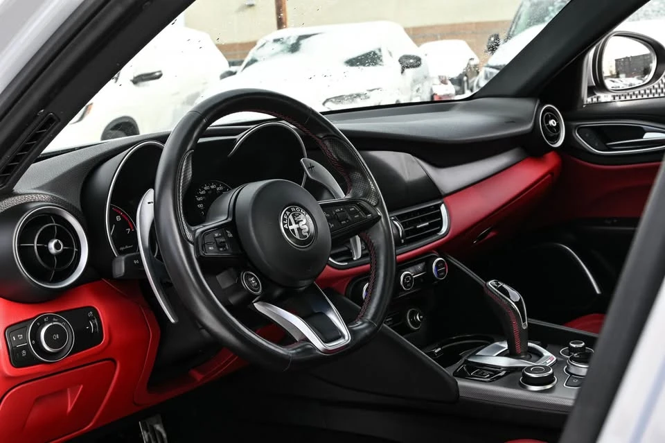 2020 Alfa Romeo Giulia - Image 9 of 20